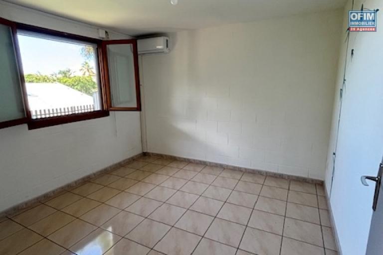En vente spacieuse villa T7/8 à St Denis-La Montagne, au calme d'une impasse .