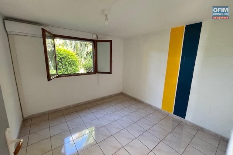 En vente spacieuse villa T7/8 à St Denis-La Montagne, au calme d'une impasse .