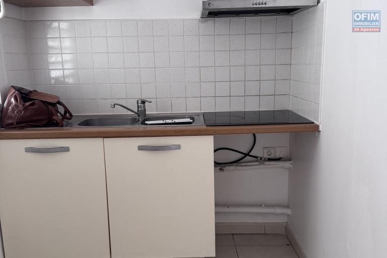 A louer bel appartement F2 sur la r&eacute;sidence COQUELICOTS 1 &agrave; Sainte Clotilde.