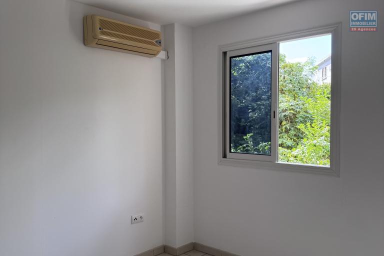 A louer bel appartement F2 sur la r&eacute;sidence COQUELICOTS 1 &agrave; Sainte Clotilde.