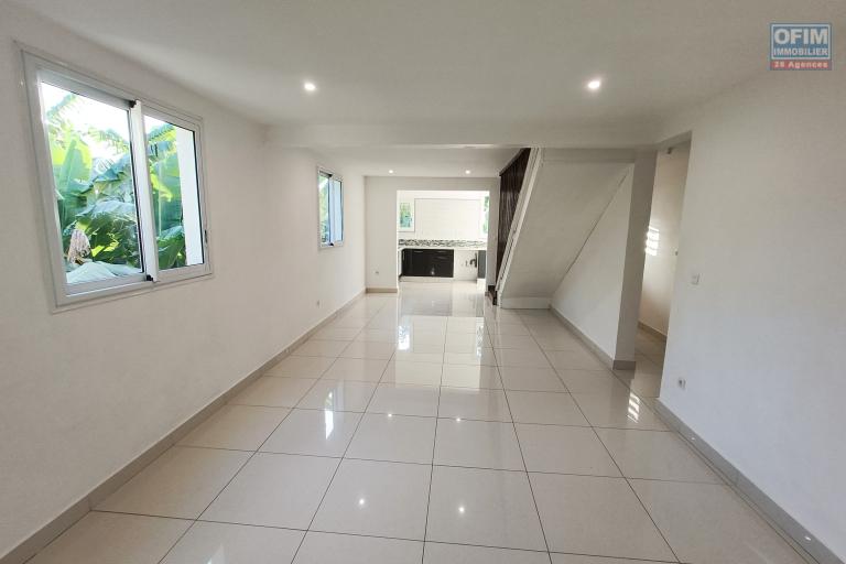 A louer Appartement T4 en duplex avec grande Terrasse &agrave; Sainte-Anne