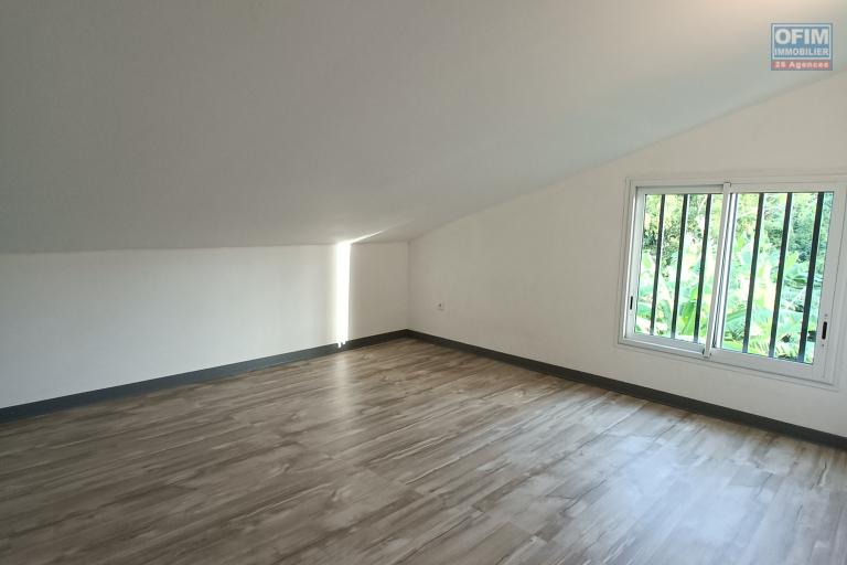 A louer Appartement T4 en duplex avec grande Terrasse &agrave; Sainte-Anne