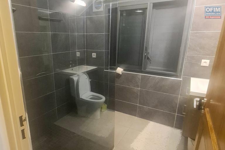 &Agrave; louer maison F4, 3 chambres, cuisine &eacute;quip&eacute;e, terrasse, jardin cl&ocirc;tur&eacute;, endroit au calme