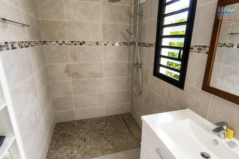 &Agrave; louer maison F4, 3 chambres, cuisine &eacute;quip&eacute;e, terrasse, jardin cl&ocirc;tur&eacute;, endroit au calme