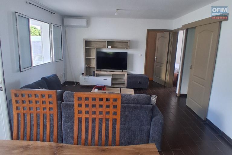 A LOUER Appartement MEUBLÉ de type F3 sur l'EPERON à SAINT-GILLES LES HAUTS