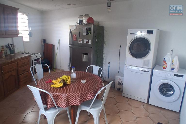 A LOUER maison à étage de type F4 à SAINT-GILLES LES HAUTS