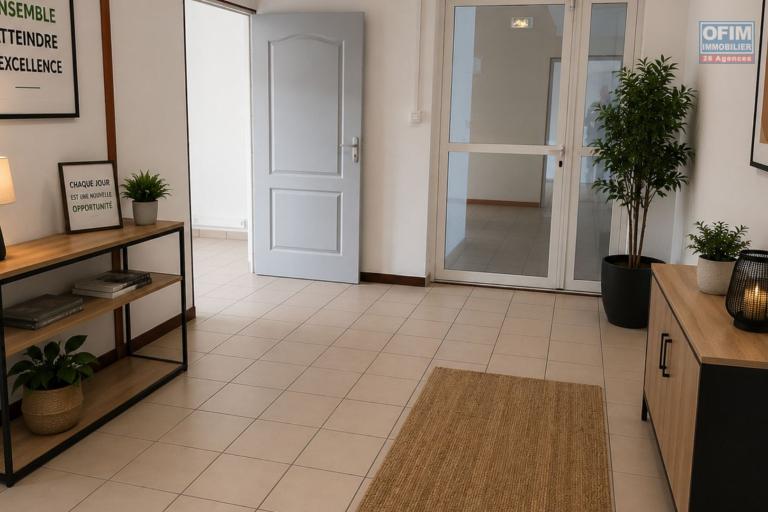 À LOUER – Local professionnel ou commercial de 140 m² à Trois Mares