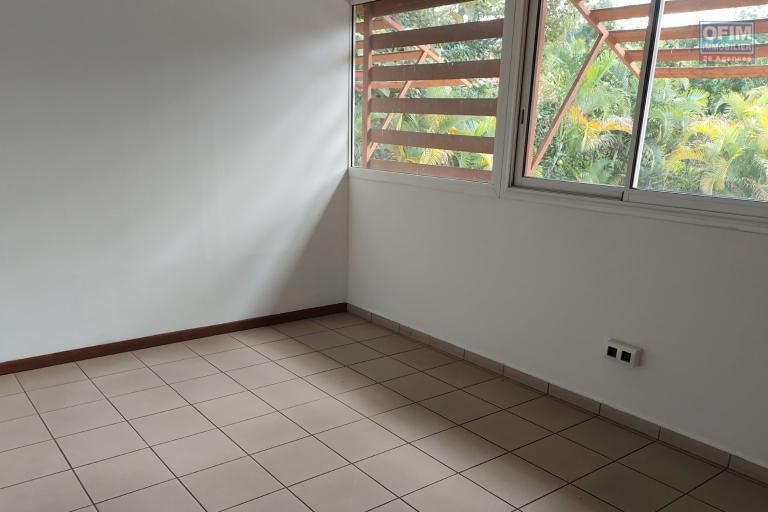 À LOUER – Local professionnel ou commercial de 140 m² à Trois Mares