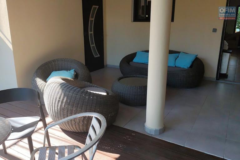 À louer | Magnifique F3 meublé de 120 m² avec grande terrasse dans un écrin de verdure à Saint-Pierre Ligne Paradis