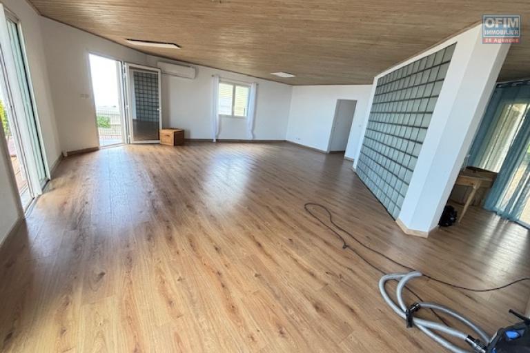 A louer belle maison T4 avec piscine, chemin du Colorado, à La Montagne, vue mer et Golf,