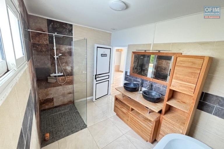 A louer belle maison T4 avec piscine, chemin du Colorado, à La Montagne, vue mer et Golf,