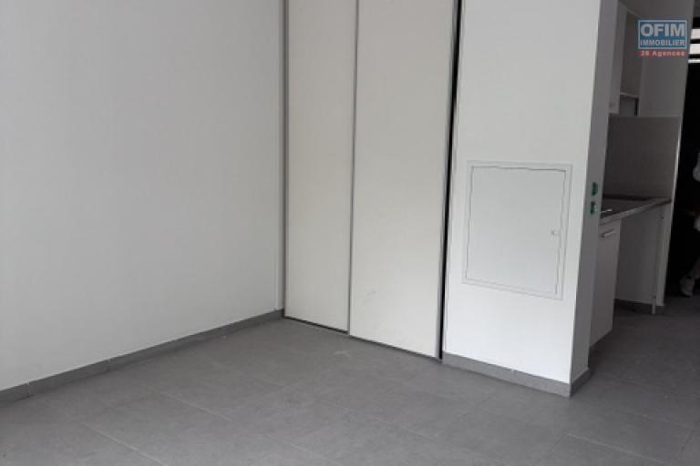 À LOUER – STUDIO F1 NEUF – RÉSIDENCE ARTY – SAINTE-CLOTILDE