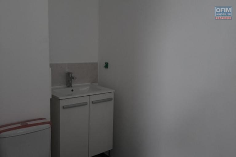À LOUER – STUDIO F1 NEUF – RÉSIDENCE ARTY – SAINTE-CLOTILDE