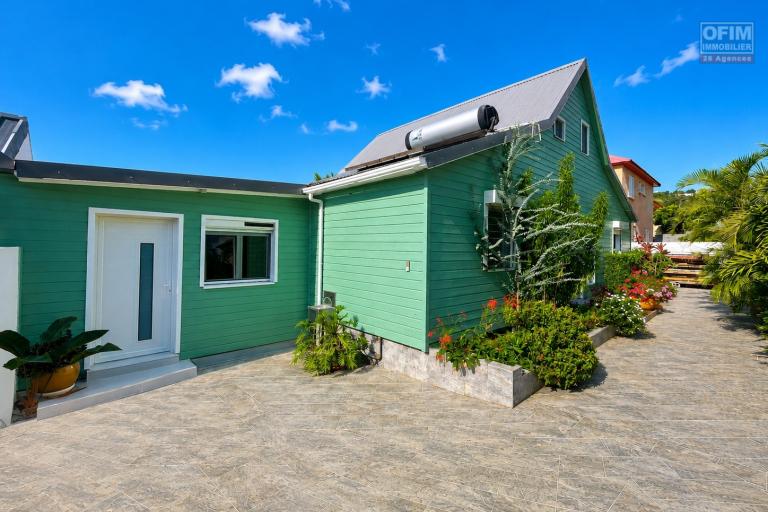 À VENDRE À PLATEAU CAILLOU – MAISON FAMILIALE F4 AVEC STUDIO INDÉPENDANT, V...