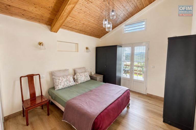 À VENDRE À PLATEAU CAILLOU – MAISON FAMILIALE F4 AVEC STUDIO INDÉPENDANT, VUE MER ET MONTAGNE - chambre 2 maison