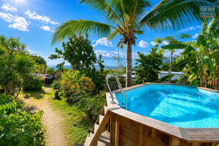 À VENDRE À PLATEAU CAILLOU – MAISON FAMILIALE F4 AVEC STUDIO INDÉPENDANT, VUE MER ET MONTAGNE - Piscine
