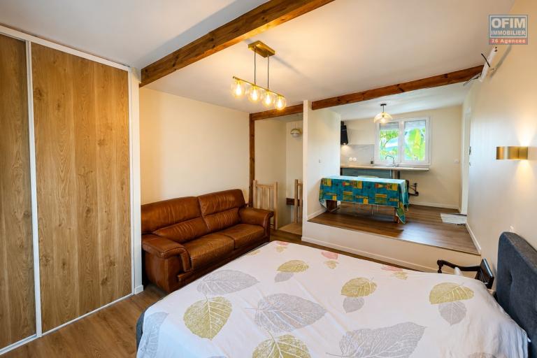 À VENDRE À PLATEAU CAILLOU – MAISON FAMILIALE F4 AVEC STUDIO INDÉPENDANT, VUE MER ET MONTAGNE - Studio