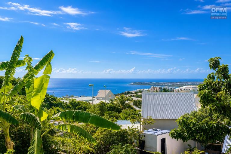 À VENDRE À PLATEAU CAILLOU – MAISON FAMILIALE F4 AVEC STUDIO INDÉPENDANT, VUE MER ET MONTAGNE - Vue mer