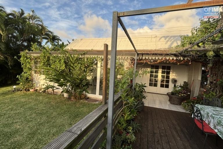 A vendre charmante maison T4 au calme d'une impasse à La Montagne, (haut de St Denis)