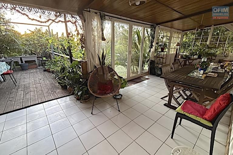 A vendre charmante maison T4 au calme d'une impasse à La Montagne, (haut de St Denis)