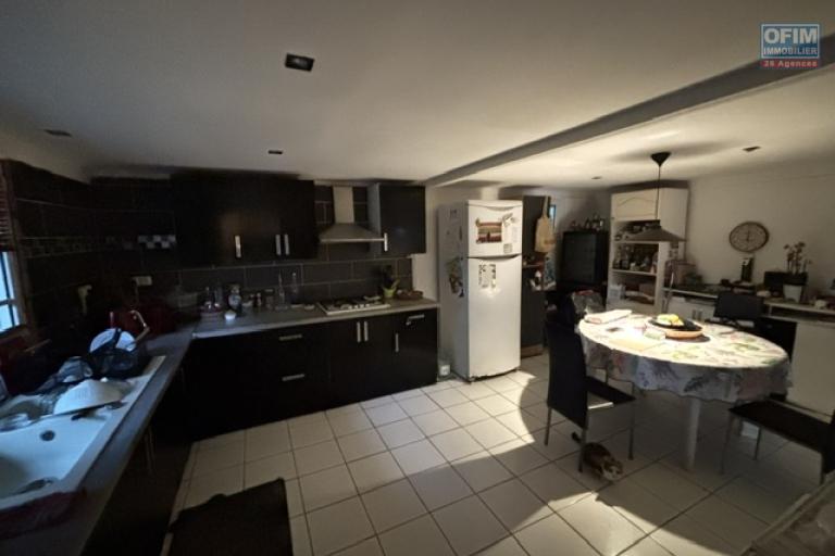 A vendre charmante maison T4 au calme d'une impasse à La Montagne, (haut de St Denis)
