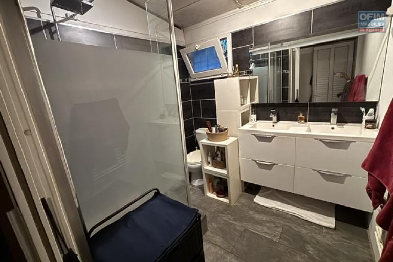A vendre charmante maison T4 au calme d'une impasse à La Montagne, (haut de St Denis)