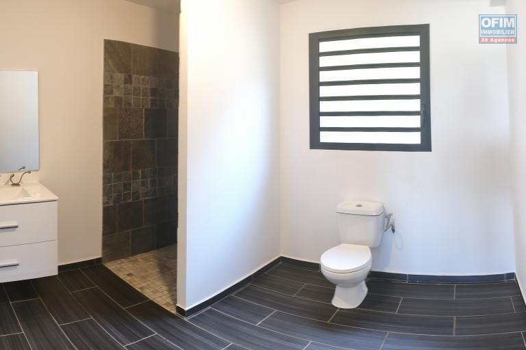 A louer jolie Villa F4 neuve avec vue mer à Petite-Ile