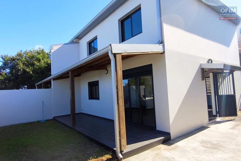 A louer jolie Villa F4 neuve avec vue mer à Petite-Ile