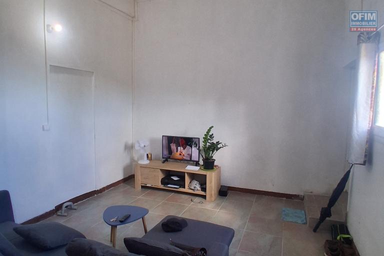 A LOUER spacieux appartement de type F2 &agrave; TROIS BASSINS