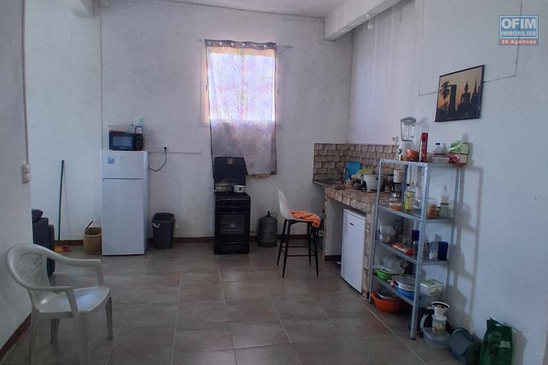 A LOUER spacieux appartement de type F2 &agrave; TROIS BASSINS