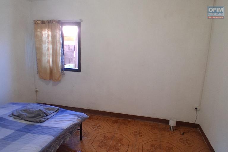 A LOUER spacieux appartement de type F2 &agrave; TROIS BASSINS