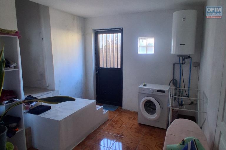 A LOUER spacieux appartement de type F2 &agrave; TROIS BASSINS