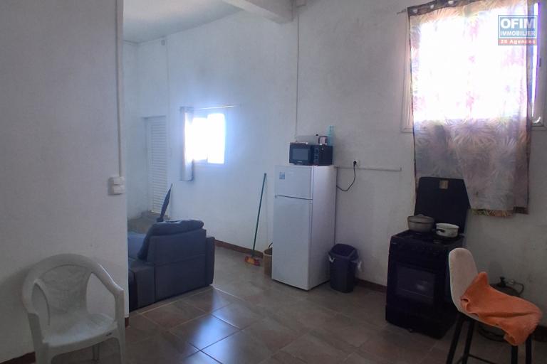 A LOUER spacieux appartement de type F2 &agrave; TROIS BASSINS