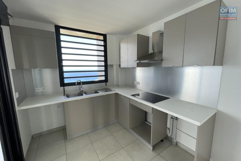 A louer à Saint Leu appartement T4 spacieux récent avec vue mer