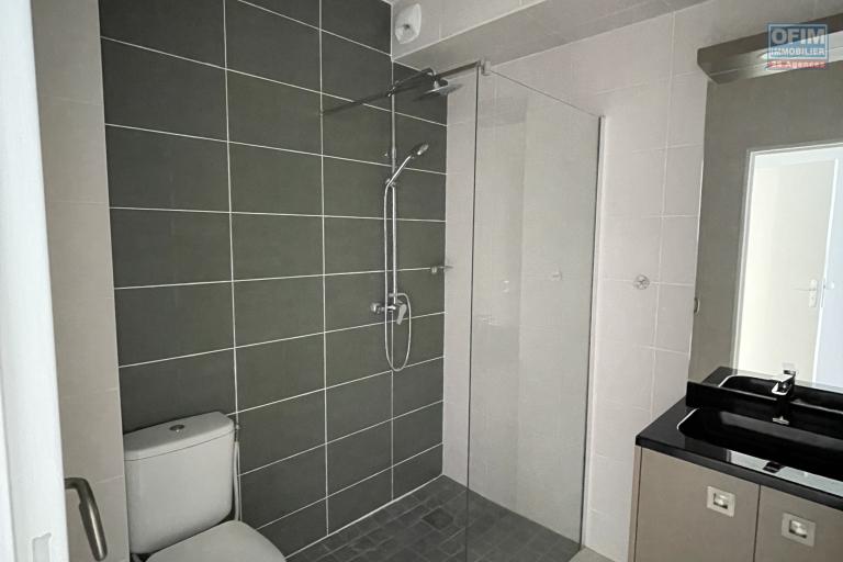 A louer à Saint Leu appartement T4 spacieux récent avec vue mer
