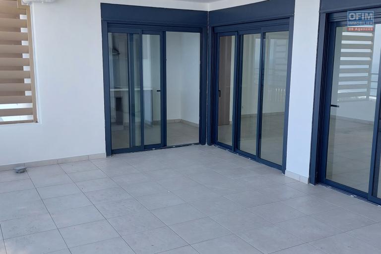 A louer à Saint Leu appartement T4 spacieux récent avec vue mer