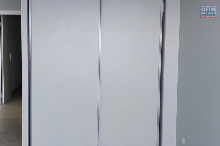 A louer à Saint Leu appartement T4 spacieux récent avec vue mer