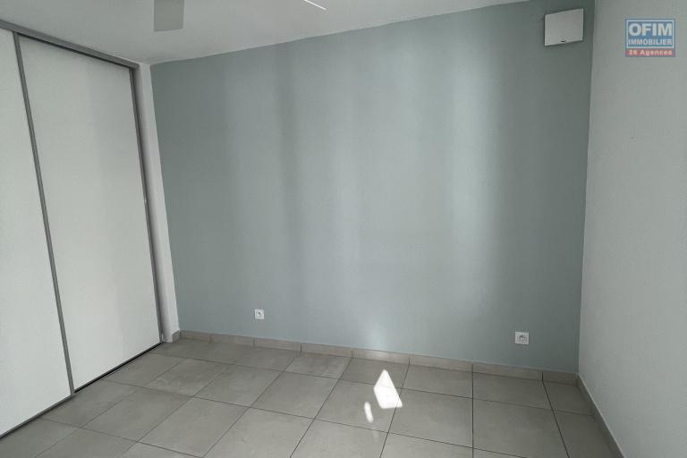 A louer à Saint Leu appartement T4 spacieux récent avec vue mer