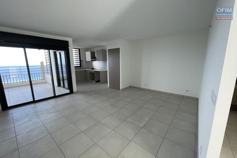 A louer à Saint Leu appartement T4 spacieux récent avec vue mer