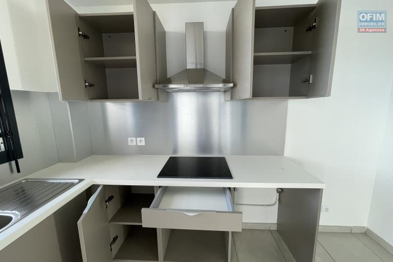 A louer à Saint Leu appartement T4 spacieux récent avec vue mer