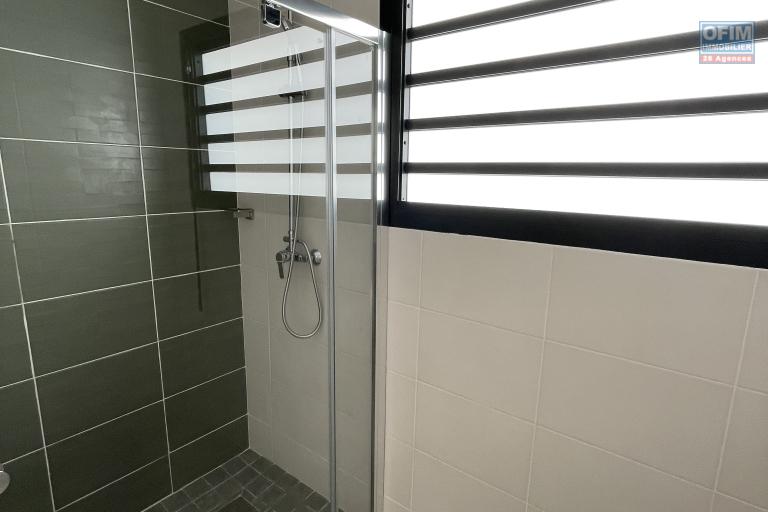 A louer à Saint Leu appartement T4 spacieux récent avec vue mer