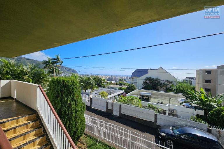 Maison familiale &agrave; Montgaillard avec vue mer de 111,6 m&sup2; habitables sur un ter...