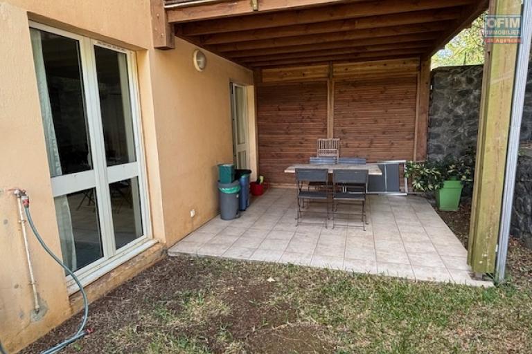A louer T3 meubl&eacute; avec varangue et jardin, &agrave; La Montagne, r&eacute;sidence Les huppes de bourbon.