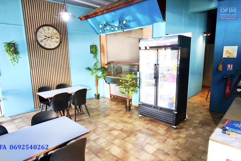 A vendre fonds de commerce PIZZERIA, REPAS, centre-viile Petite-Ile