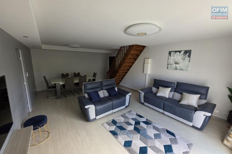 Superbe appartement T5 duplex de 124m2 entièrement refait à neuf et vendu meublé.
