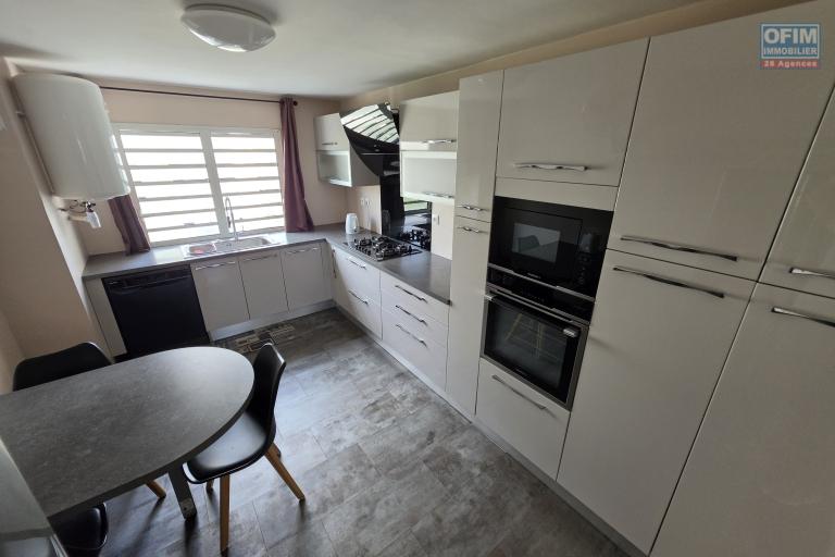 Superbe appartement T5 duplex de 124m2 entièrement refait à neuf et vendu meublé.
