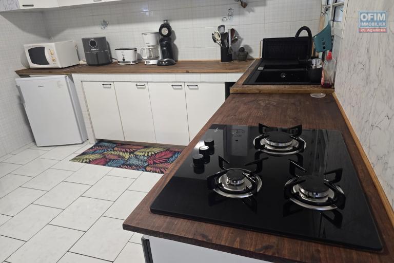 Location Maison / Villa PLAINE DES PALMISTES – photo 6 sur 14 – Cuisine équipée
