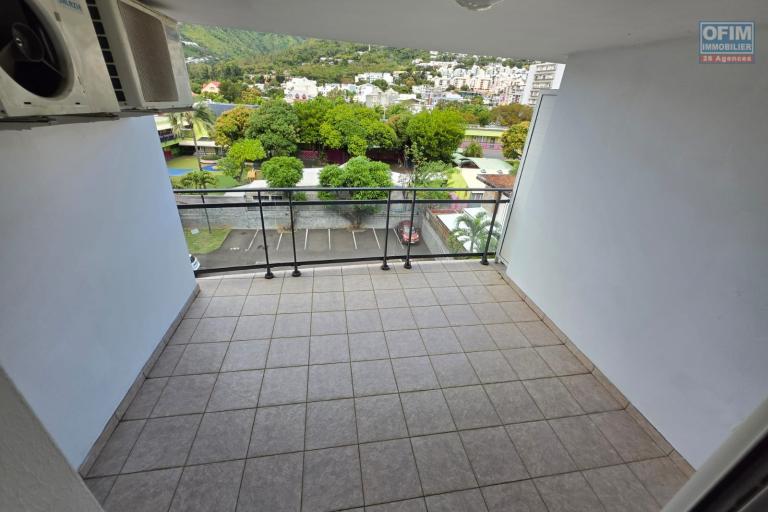 A vendre un appartement T2 de 45m2 dans la résidence Les Flamboyant Saint-Denis ville REUNION