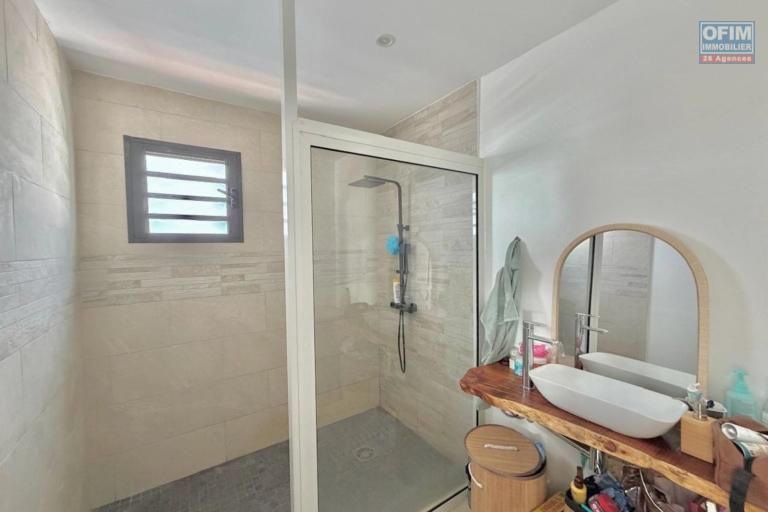 Villa T5 contemporaine de 2025 avec piscine &ndash; La Rivi&egrave;re Saint-Louis