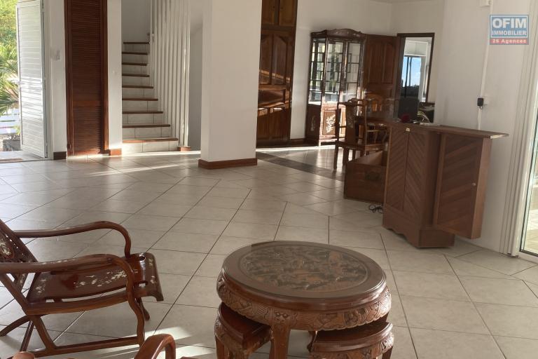 LA POSSESSION – QUARTIER BOEUF-MORT-Villa d’exception avec vue océan, 7 chambres et fort potentiel patrimonial